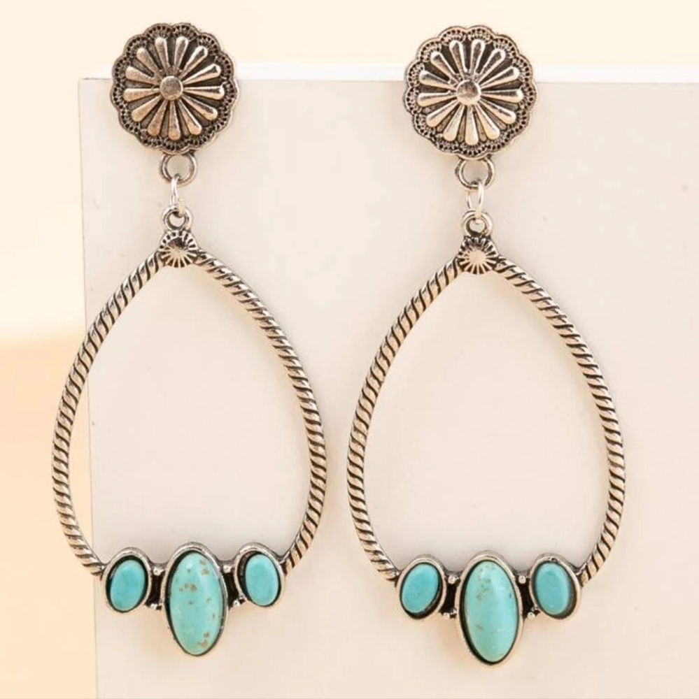 Three-Stone Turquoise Howlite Concho Twist Drop Dangle Earring, cowgirl chic - Picture 6 of 6